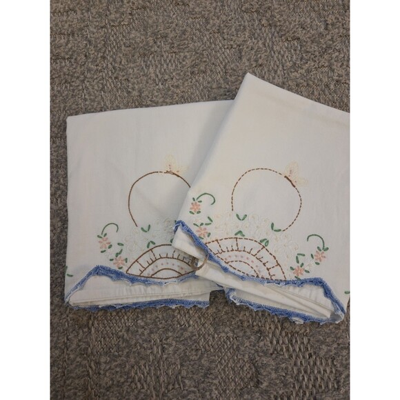 2 Vintage Cotton Pillowcases w  Crochet Lace  Embroidered Flower Farm House - Picture 1 of 3